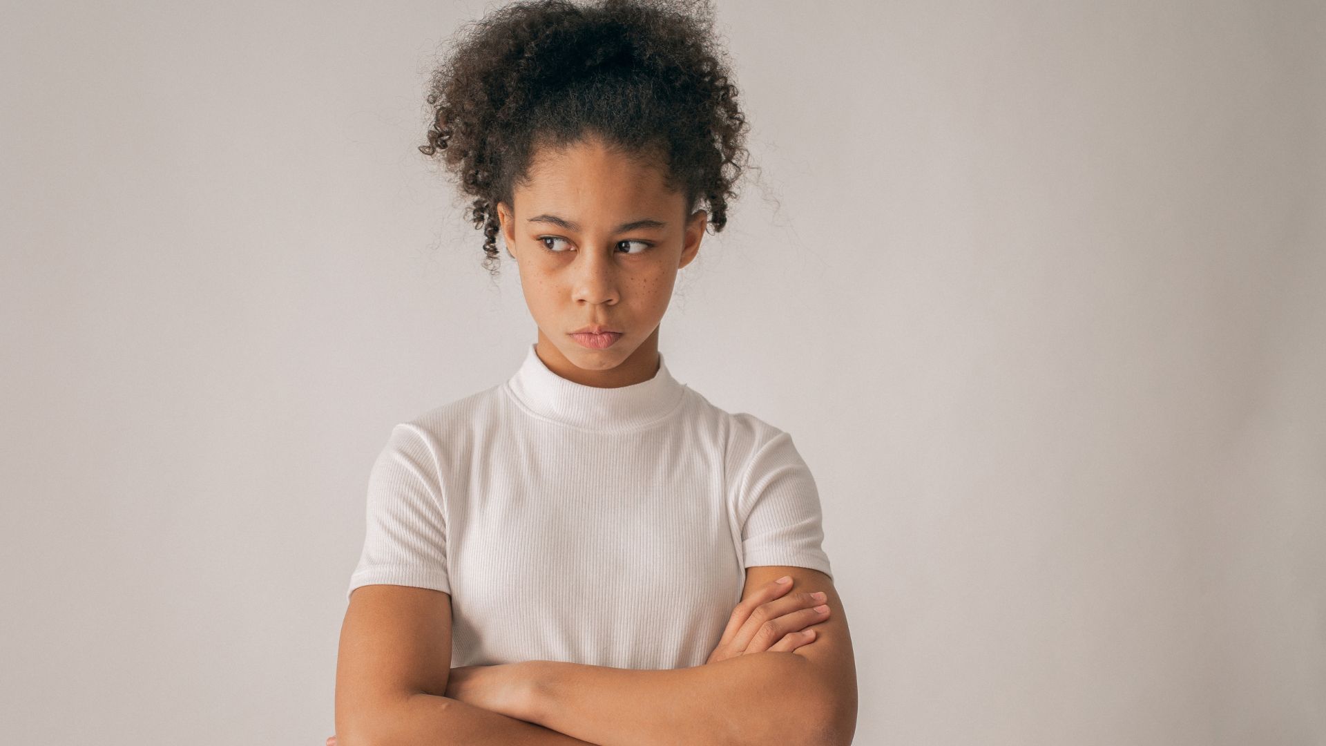 Crianças e jovens estão mais ansiosos que adultos, por Paty Fonte