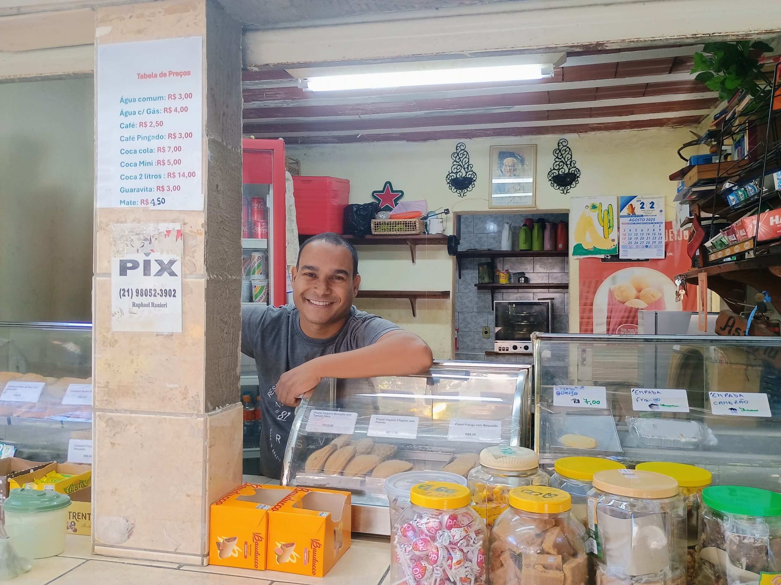 Universidade, café e história: conheça Asteriu’s Bar