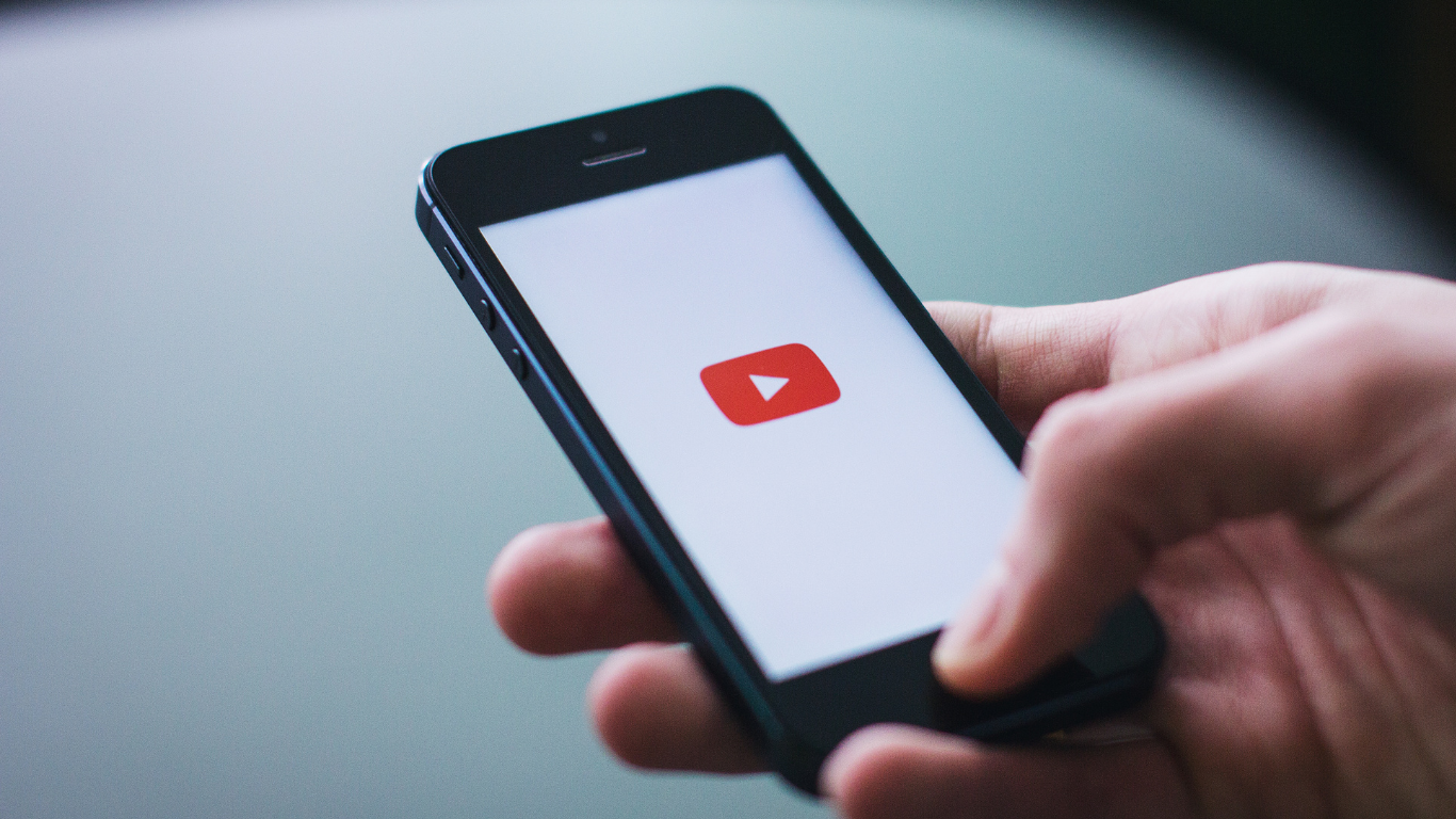 YouTube remove canal dedicado a gerar vídeos por Inteligência artificial