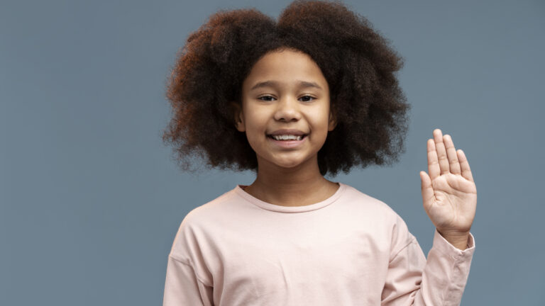 O Direito de Aprender em Duas Línguas: O Universo da Educação Bilíngue para Surdos