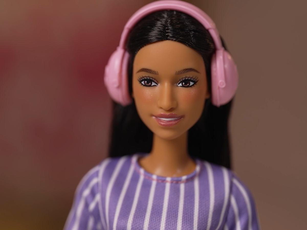 Barbie autista chega ao Brasil e encanta corações