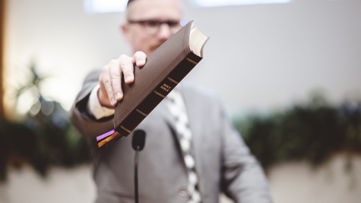 Nem Deus, Nem Pátria, Nem Candidato: ensaio contra a farsa eleitoral permanente